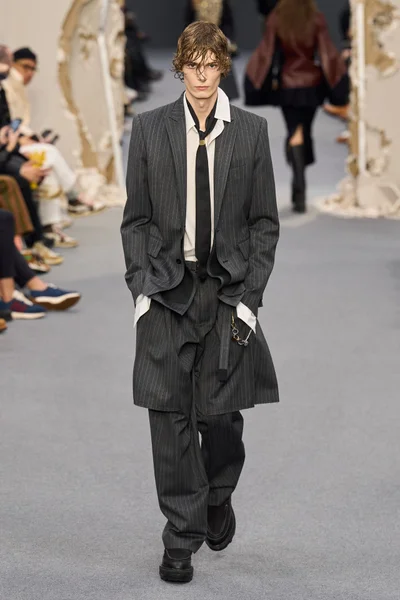 Look 25